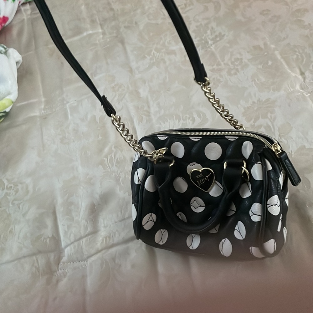 FREE W/ sale Betsy Johnson small polka dot purse,cracking along the zipper &side - Picture 3 of 6